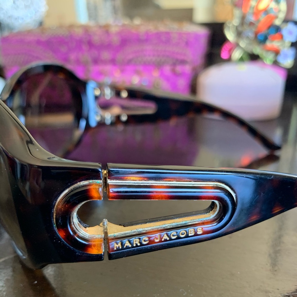 Marc Jacobs Gold Tortoise Sunglasses😎 - Picture 3 of 7